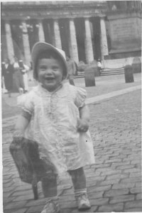 Sarah%201%20yr%20old%20Rome%201954
